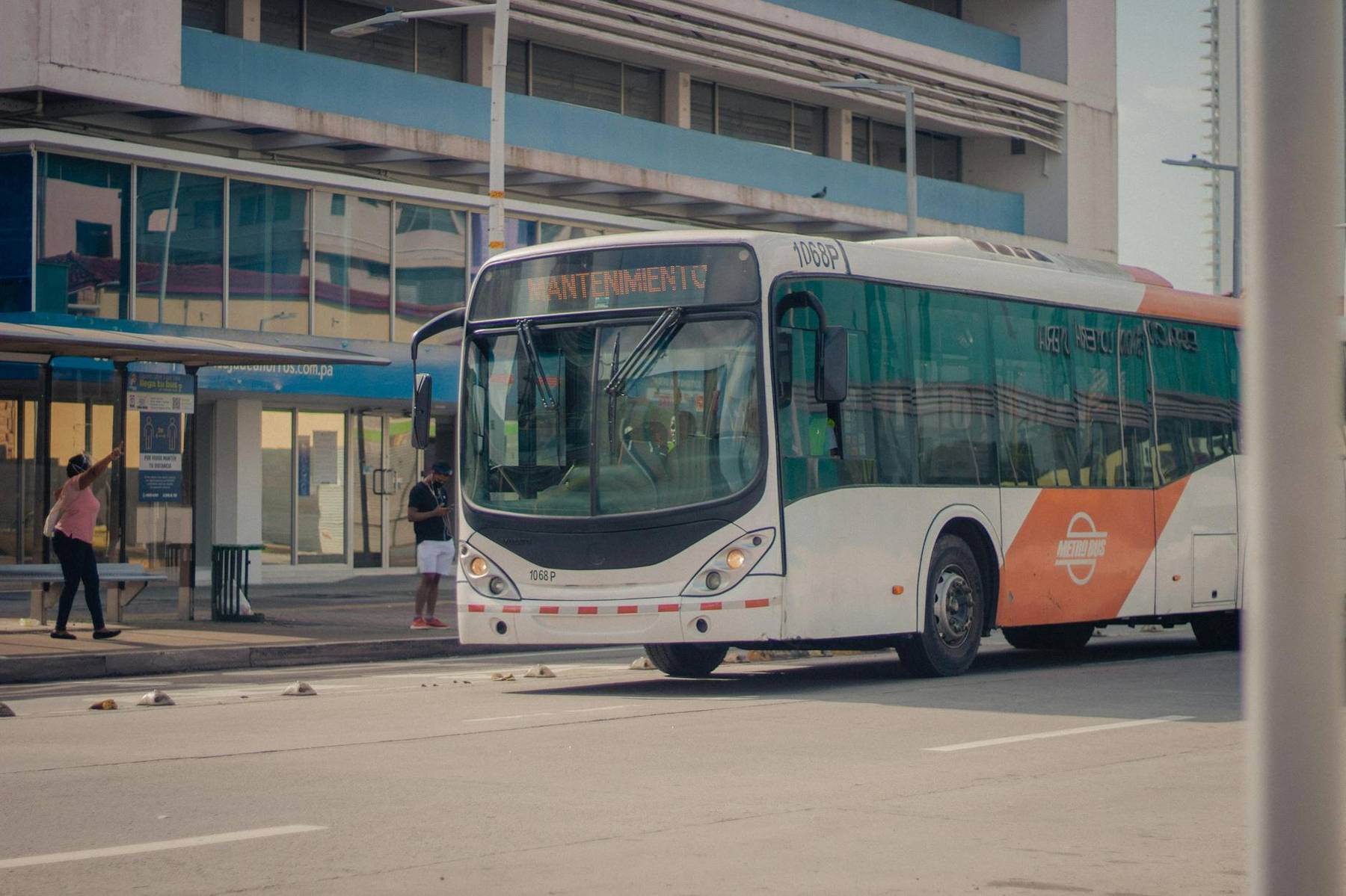Modern city bus similar to the SkyDrive Auckland Airport express