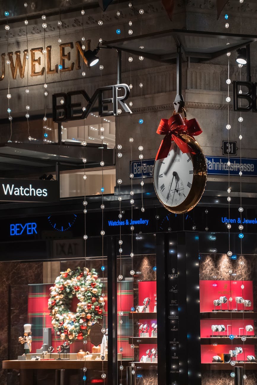 Luxury jewellery store window display