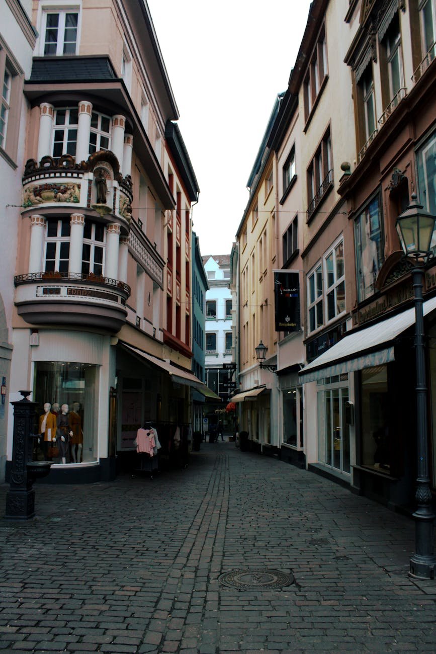 Pedestrian heritage laneway with shopping in Auckland Britomart