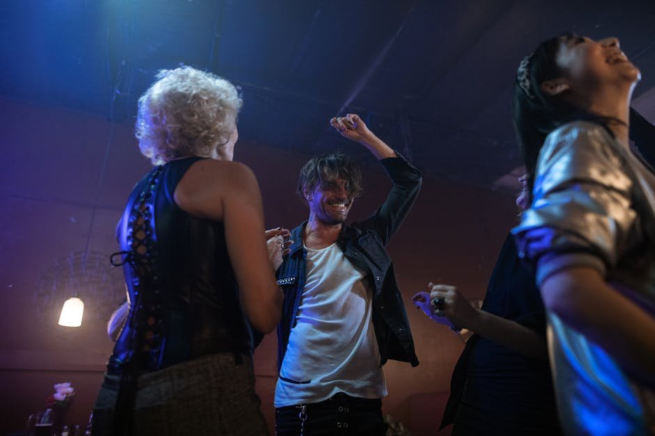 best clubs Auckland — dancers crowd