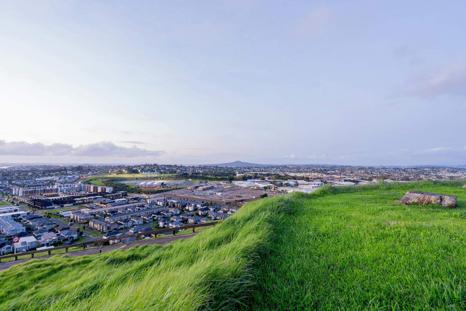 One Tree Hill Auckland — Maungakiekie green volcanic cone