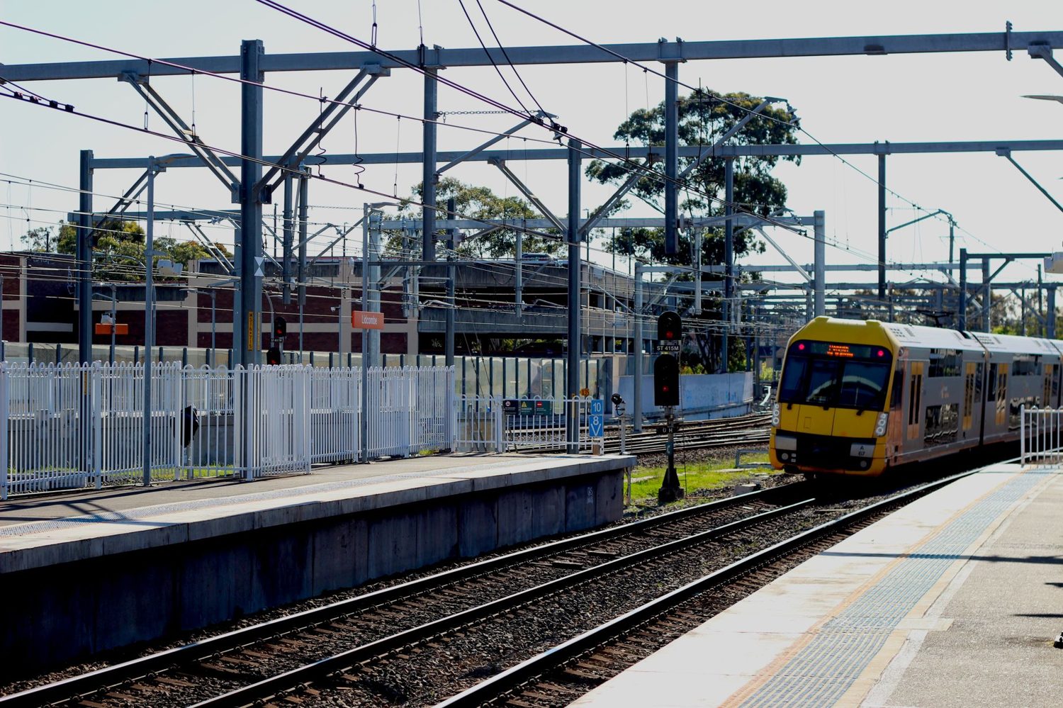 Electric commuter train pulling into an Auckland suburban station