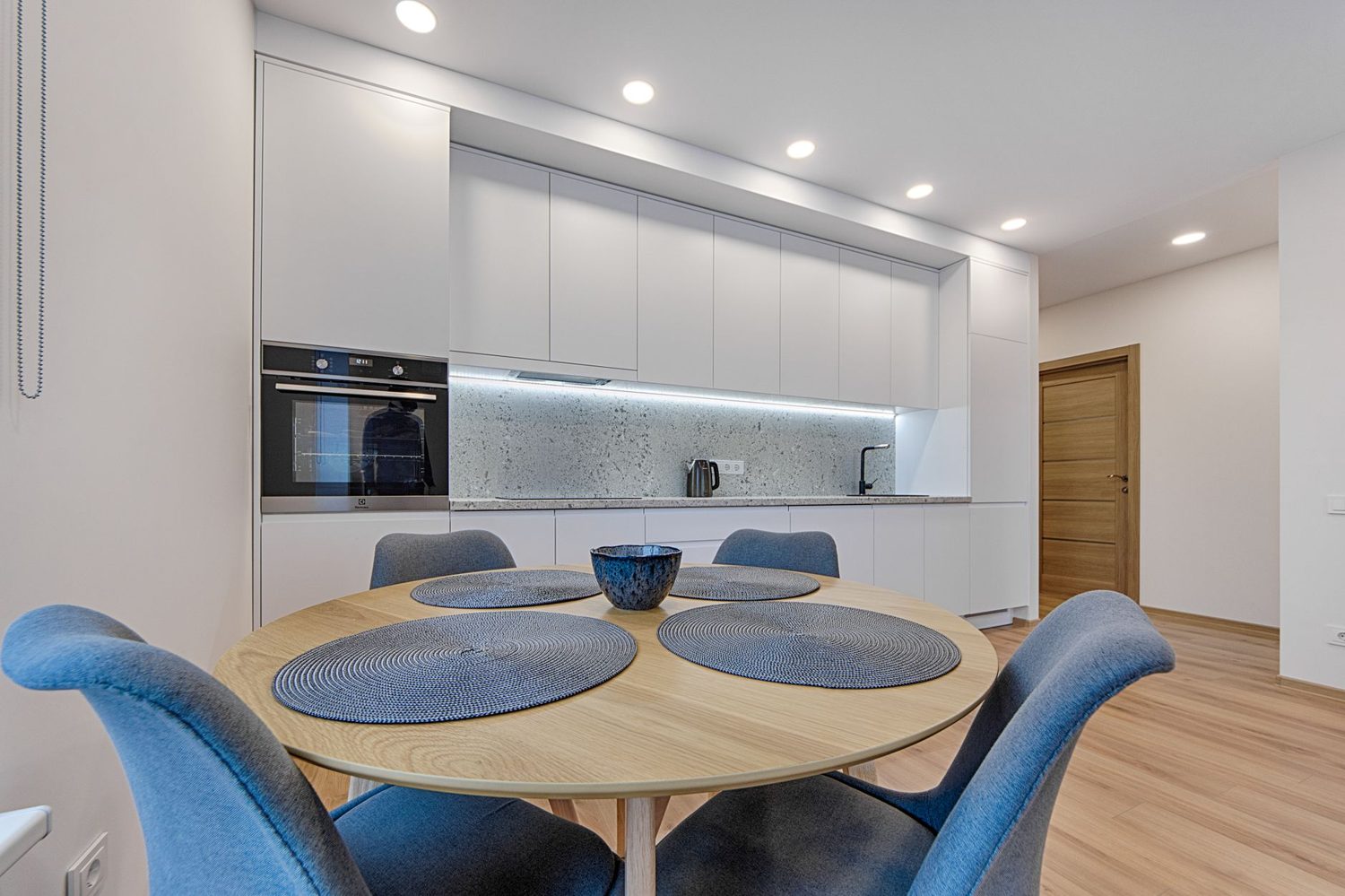 Apartment-style family hotel suite with kitchen and living area in Auckland