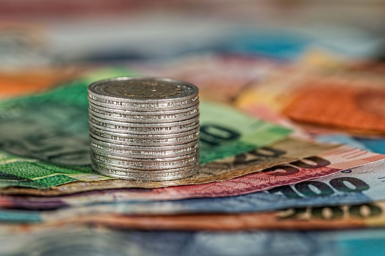 Money in Auckland: New Zealand dollar banknotes and coins