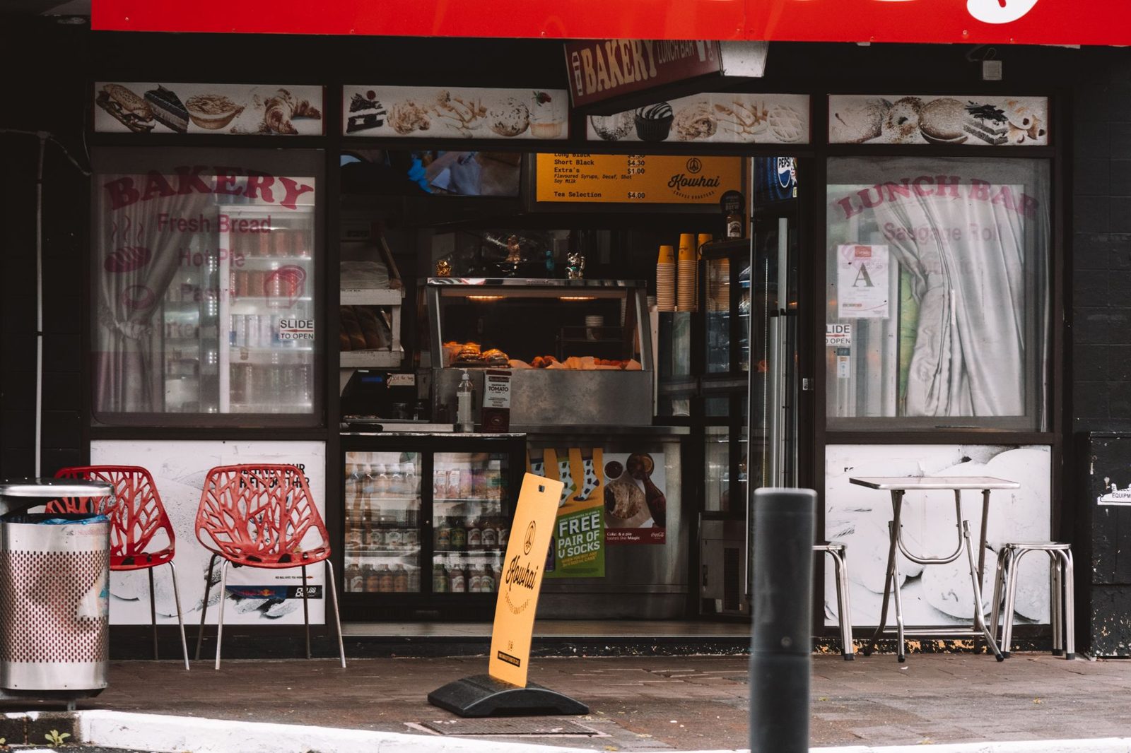Leafy Ponsonby street in Auckland lined with cafes and boutiques